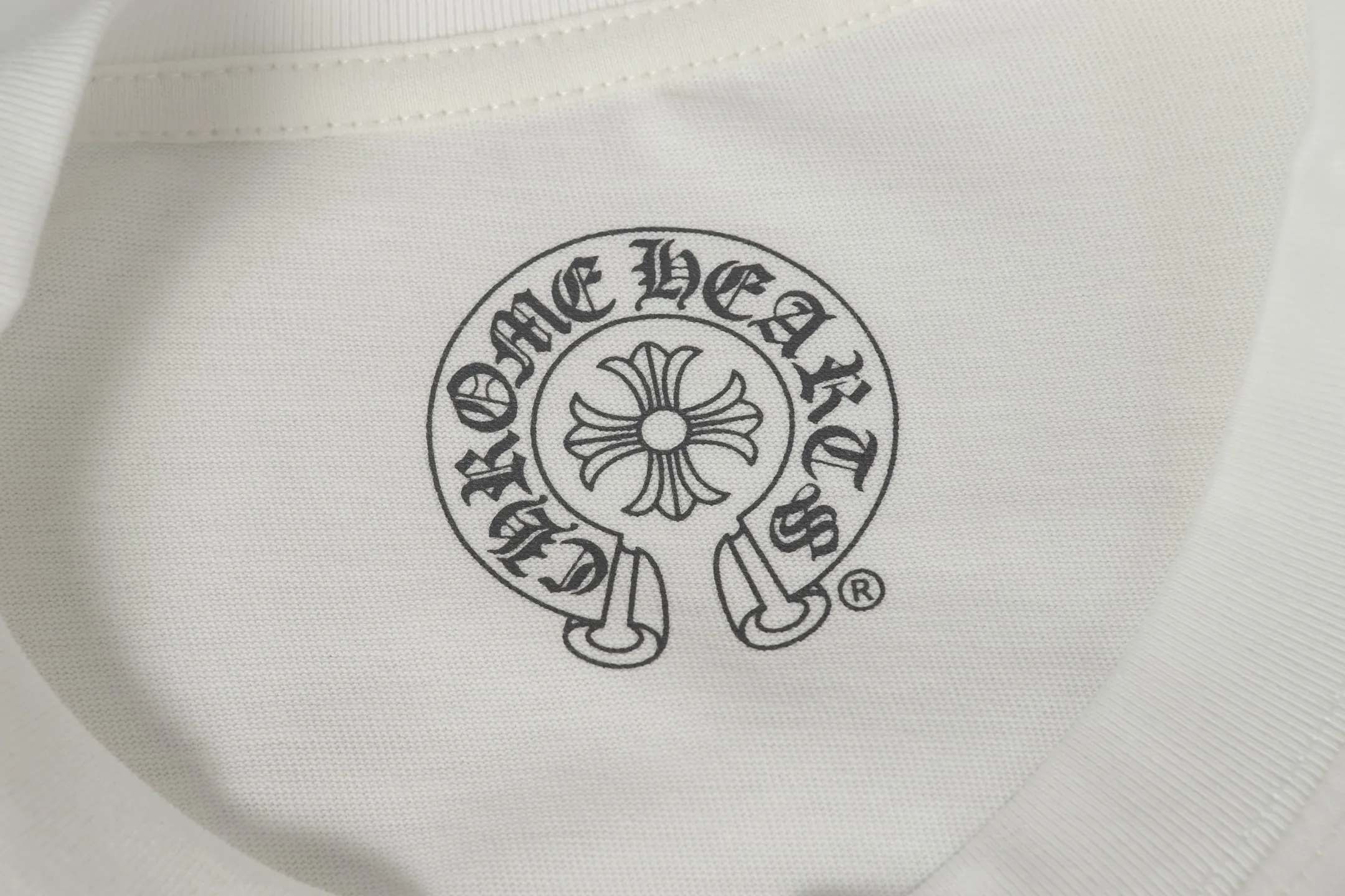 P150 2125 style -Chrome Hearts/Chrome Hearts Hong Kong limited Sanskrit letter printed long-sleeved T-shirt -High weight, high density and high quality. The wool is soft, delicate and skin-friendly. It feels soft and silky. It has excellent warmth and skin-friendly properties.